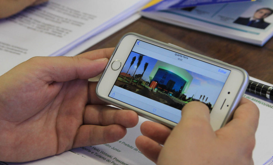 Edgar Bueno traz demandas e convite a Ratinho Junior para a inauguração do Teatro Municipal de Cascavel, no próximo dia 10