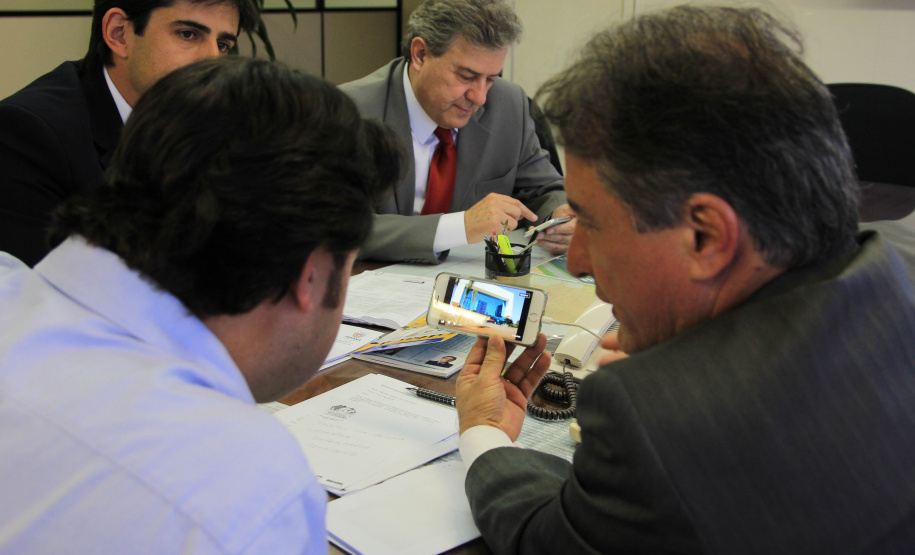 Edgar Bueno traz demandas e convite a Ratinho Junior para a inauguração do Teatro Municipal de Cascavel, no próximo dia 10