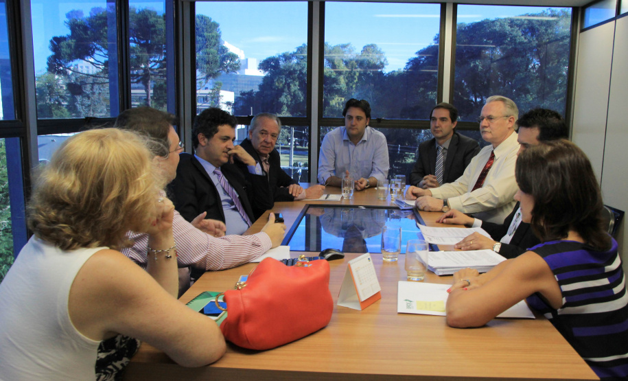 Ratinho Junior, representantes do BRDE e da Casa Civil do Paraná avaliam estratégias de ação