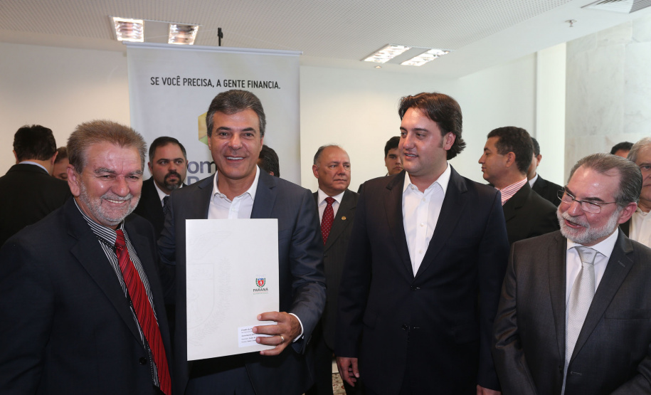 Itaúna do Sul. Pedro Constantino.