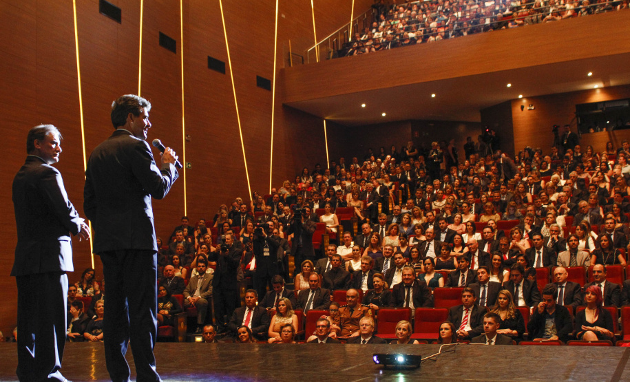 Governador inaugura Teatro Municipal de Cascavel, o maior do interior do Paraná