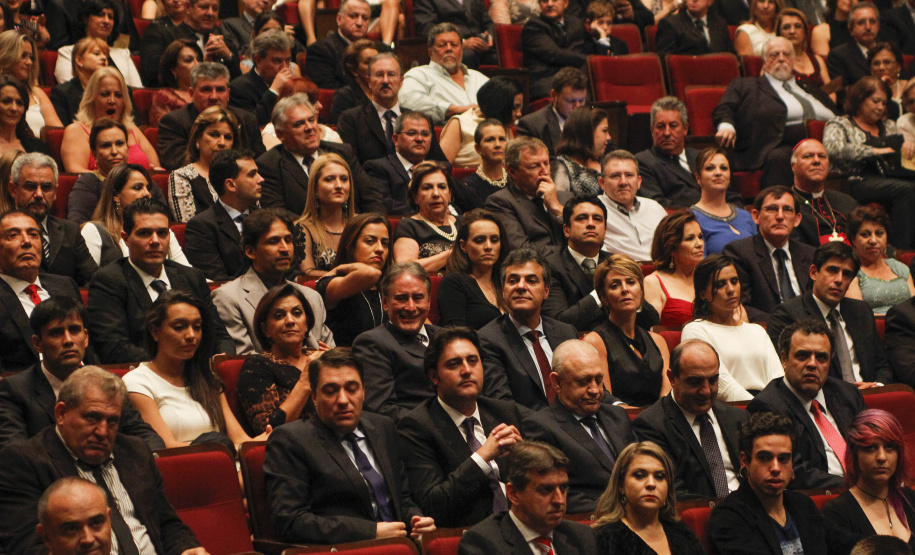 Governador inaugura Teatro Municipal de Cascavel, o maior do interior do Paraná