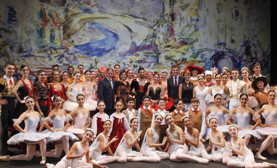 Governador inaugura Teatro Municipal de Cascavel, o maior do interior do Paraná