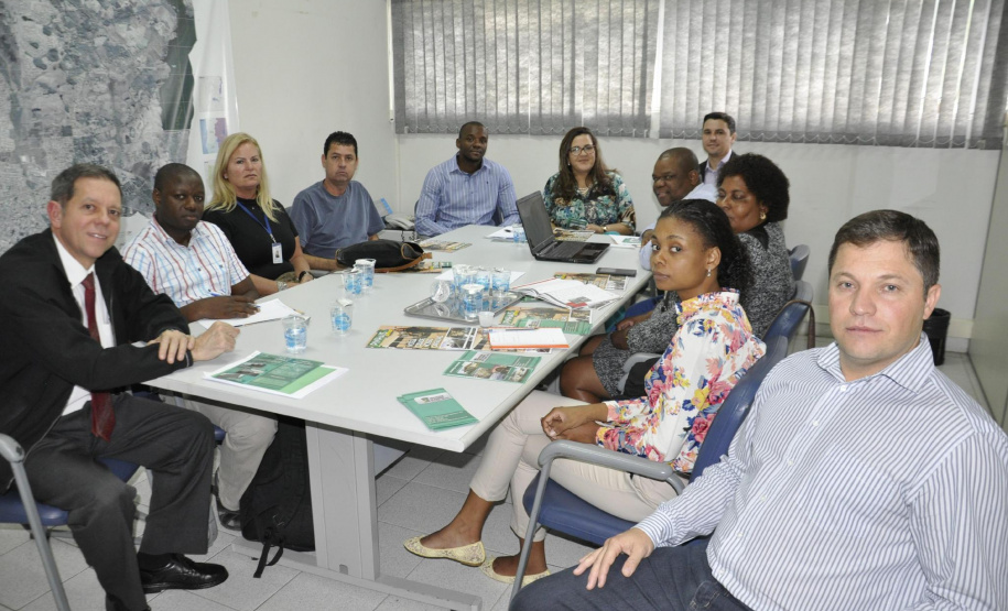 Moçambicanos deixam o Brasil satisfeitos após Visita de Cooperação Técnica na SEDU/Paranacidade