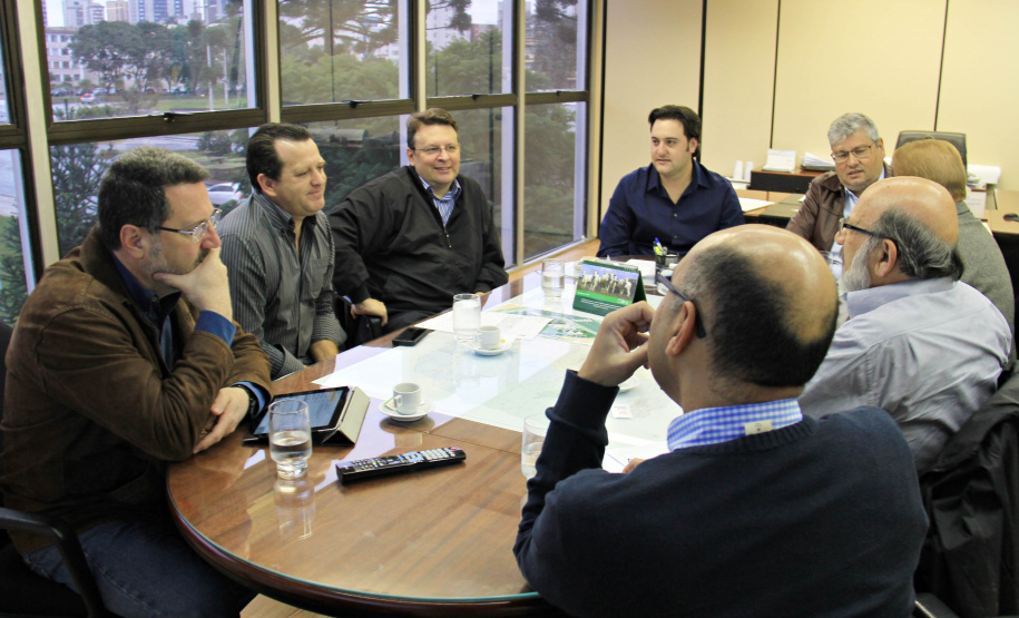 O projeto de um VLT como solução de mobilidade urbana reúne na SEDU técnicos de outros órgãos públicos