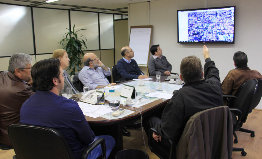 O projeto de um VLT como solução de mobilidade urbana reúne na SEDU técnicos de outros órgãos públicos