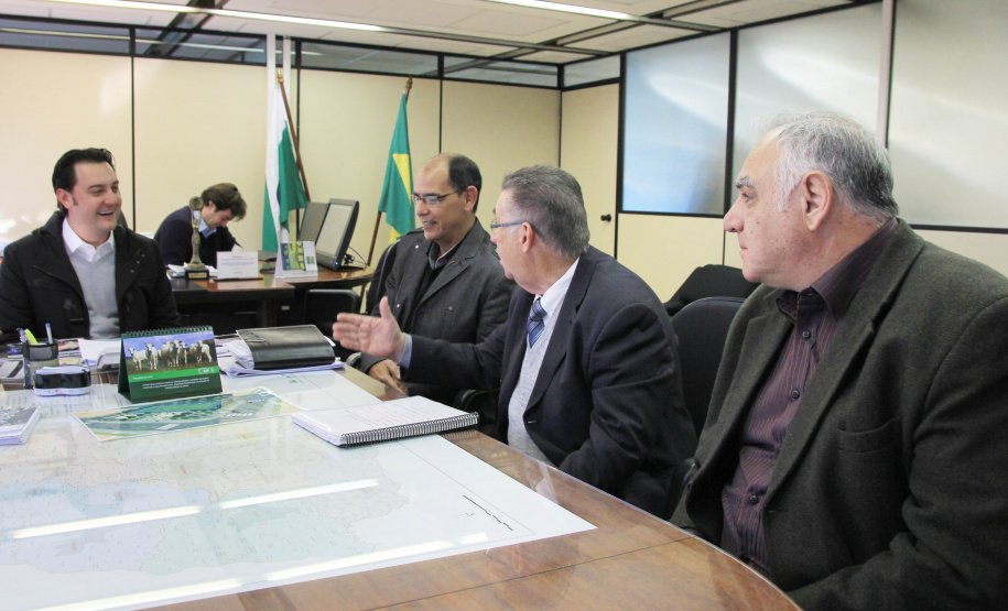 Empresários da Fazendinha e Caiuá comemoram notícia de obras na rua Raul Pompeia