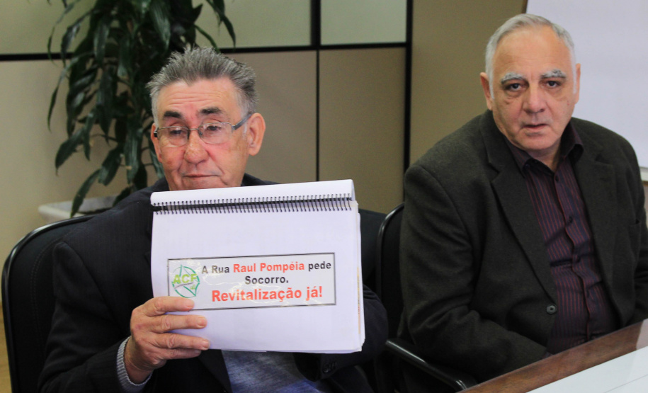 Empresários da Fazendinha e Caiuá comemoram notícia de obras na rua Raul Pompeia