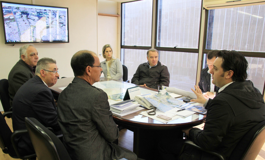 Empresários da Fazendinha e Caiuá comemoram notícia de obras na rua Raul Pompeia