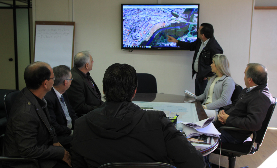 Empresários da Fazendinha e Caiuá comemoram notícia de obras na rua Raul Pompeia