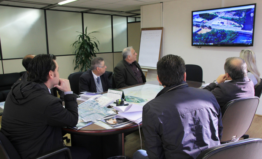 Empresários da Fazendinha e Caiuá comemoram notícia de obras na rua Raul Pompeia