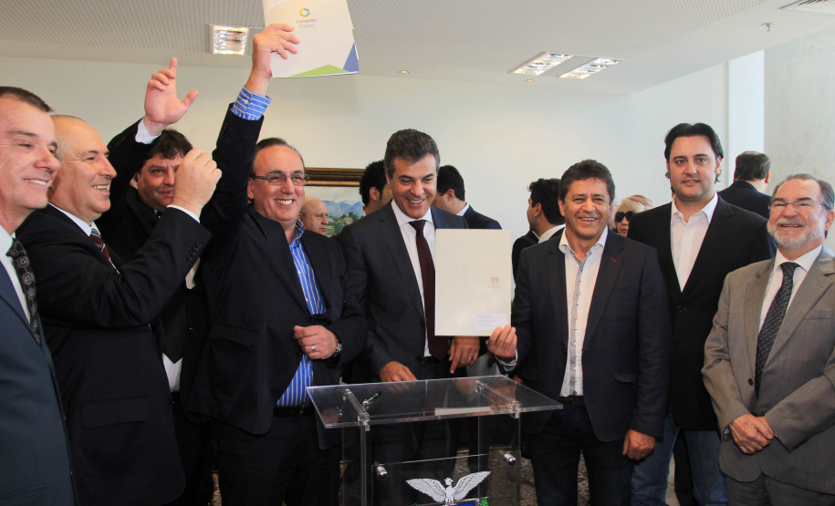 Paraná supera crise e governo autoriza, pela SEDU, mais de R$ 52 milhões para financiamentos a 35 municípios