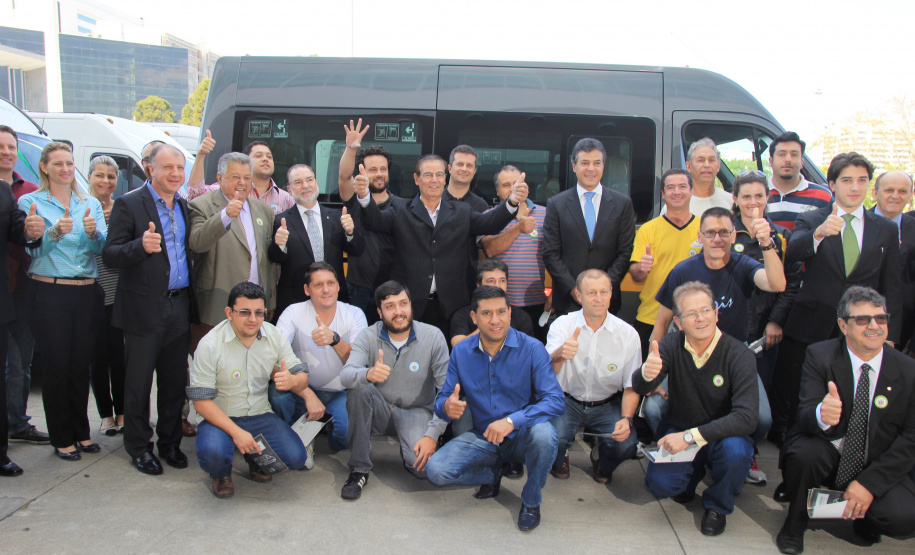 Governo lança crédito para compra de vans de transporte escolar e turístico