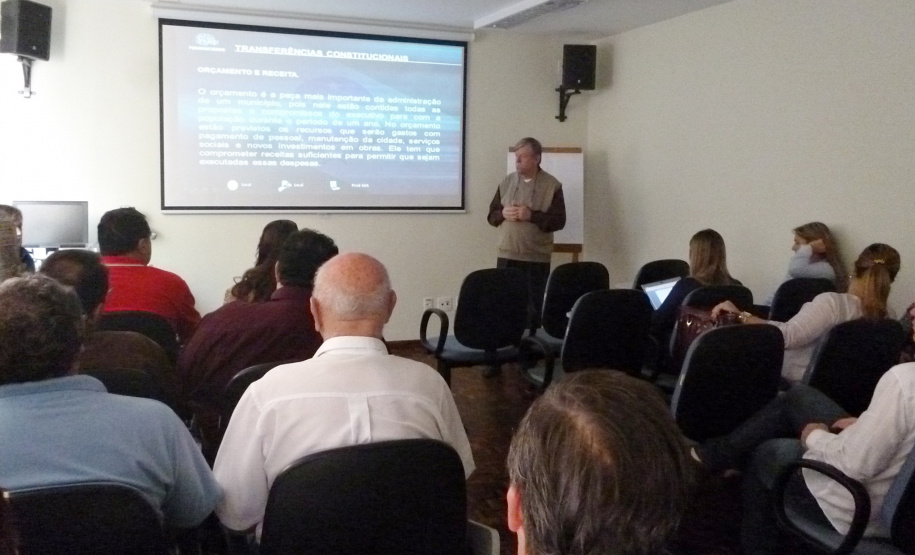 Curso da SEDU/Paranacidade sobre Código Tributário ajuda municípios a aumentarem a arrecadação sem mexer na alíquota