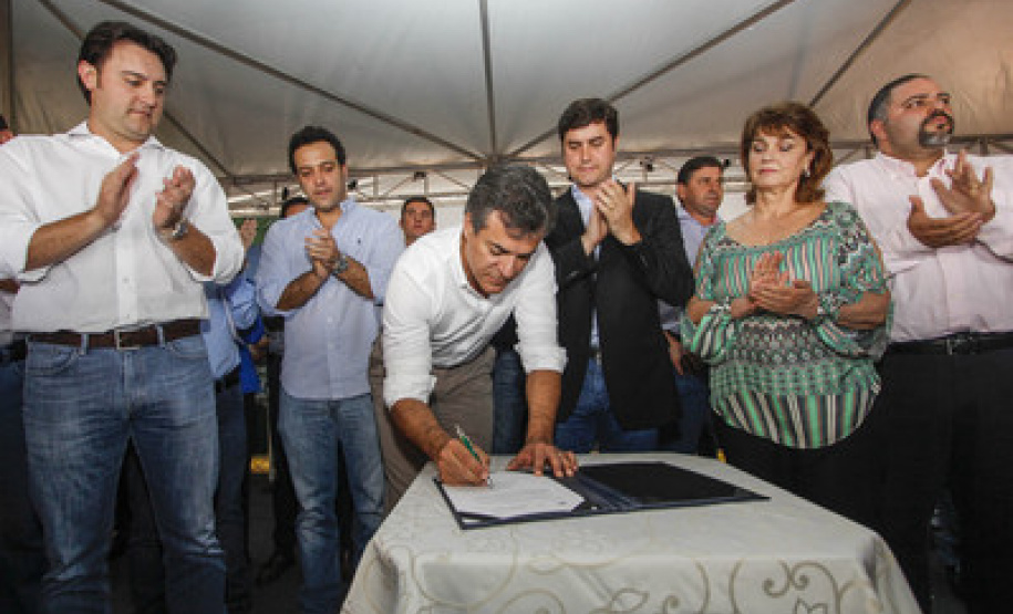 Richa lança pedra fundamental do Hospital Regional do Centro-Oeste e melhorias urbanas em Guarapuava