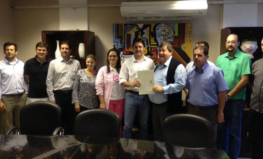 Ratinho Junior leva benefícios à população do Médio Paranapanema