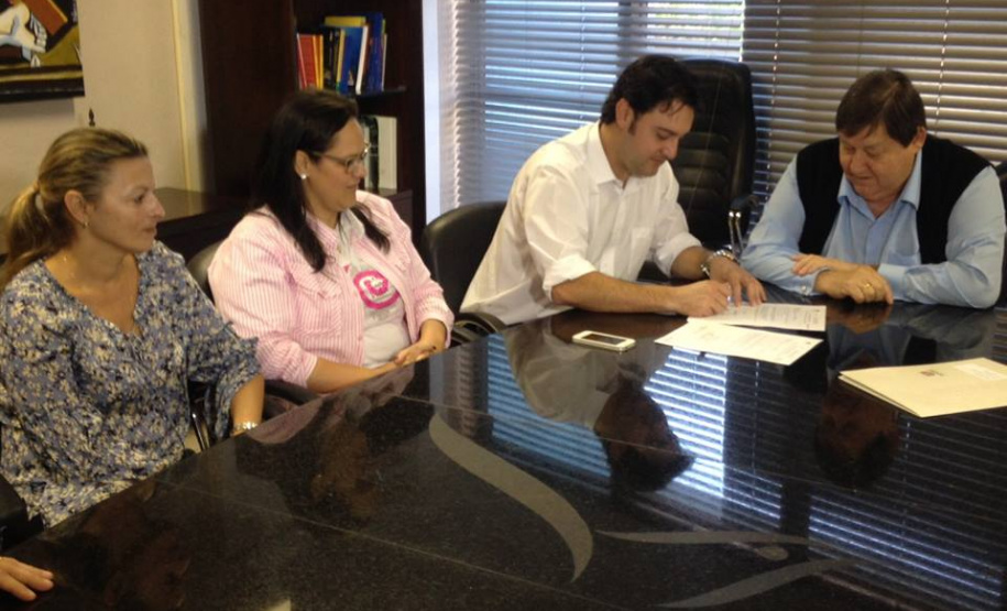 Ratinho Junior leva benefícios à população do Médio Paranapanema