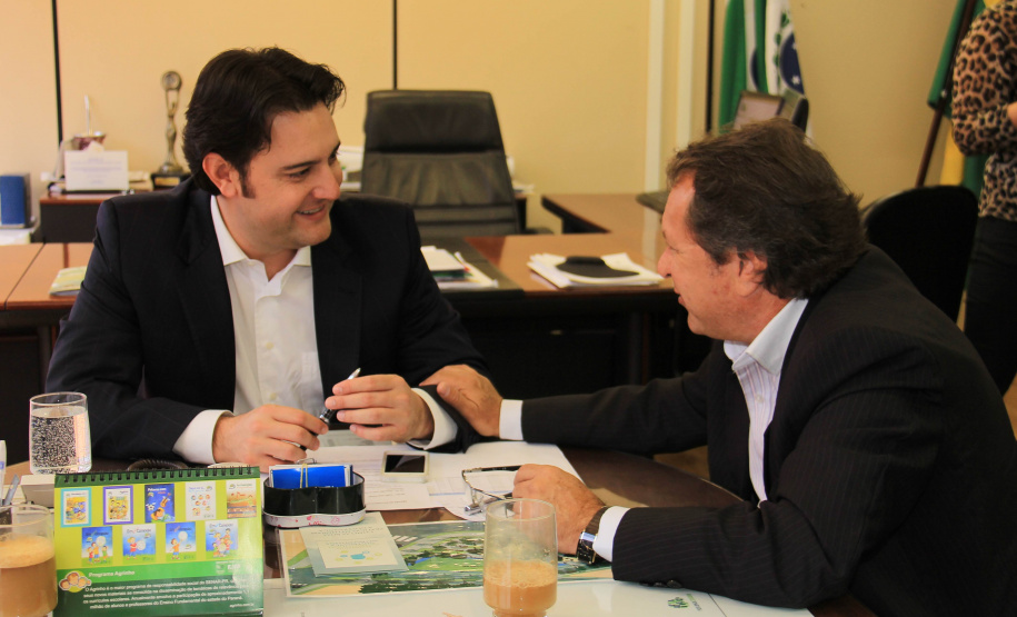 Ratinho Junior entrega editais no valor total de quase R$ 3 milhões para três municípios do Paraná