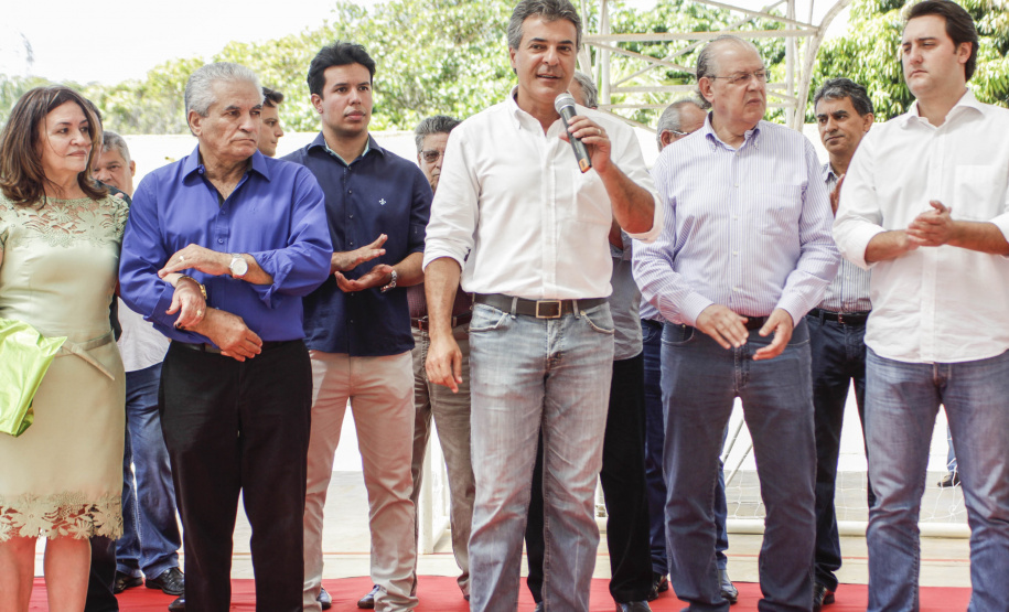 Governador Beto Richa inaugura a Escola Municipal Guido Maria Conforti, junto com o prefeito João José Tavares, a secretária municipal da Educação, Geuztinir Chini Pereira,o secretário do Desenvolvimento Urbano, Ratinho Junior, o deputado estadual Alexandre Curi e o deputado federal, Luiz Carlos Hauly. Lupionópolis, 12/02/2016. Foto: Pedro Ribas/ANPr