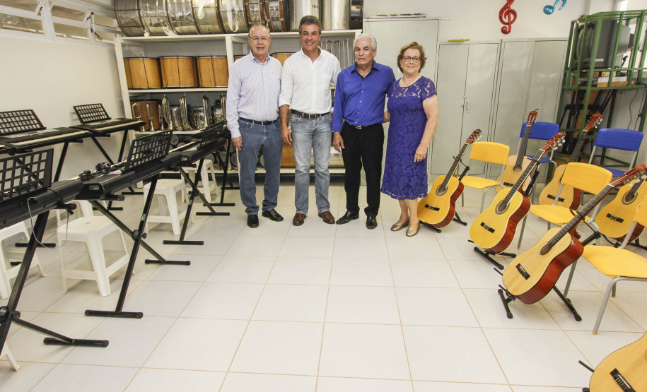 Governador Beto Richa inaugura a Escola Municipal Guido Maria Conforti, junto com o prefeito João José Tavares, a secretária municipal da Educação, Geuztinir Chini Pereira,o secretário do Desenvolvimento Urbano, Ratinho Junior, o deputado estadual Alexandre Curi e o deputado federal, Luiz Carlos Hauly. Lupionópolis, 12/02/2016. Foto: Pedro Ribas/ANPr