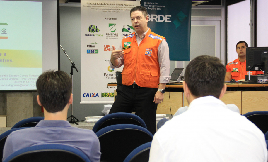 "Gestão de Riscos Urbanos" teve palestras, reuniões, mesas-redondas e visita ao local de estudo