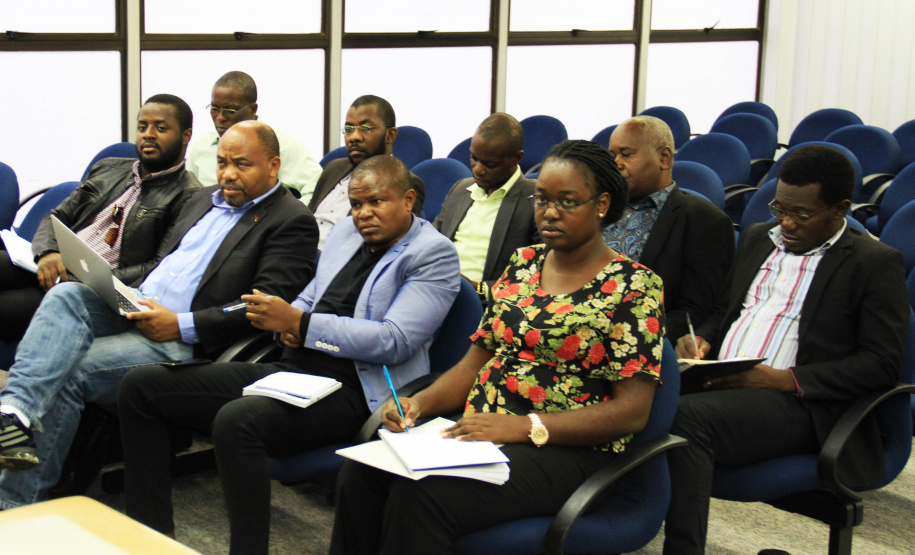 Representante de Angola elogia interação da Sociedade Organizada com Poder Público no Paraná