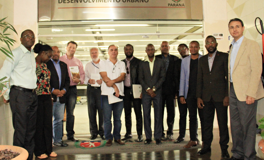 Representante de Angola elogia interação da Sociedade Organizada com Poder Público no Paraná
