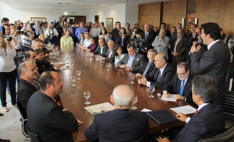 Richa autoriza obras em 23 municípios com investimentos de R$ 56 milhões