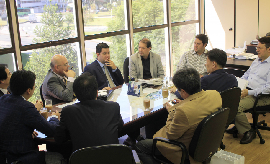 Empresários coreanos mostram projetos e convidam Ratinho Junior à inauguração do Escritório da empresa na China