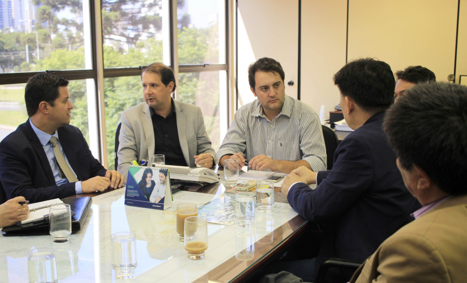 Empresários coreanos mostram projetos e convidam Ratinho Junior à inauguração do Escritório da empresa na China