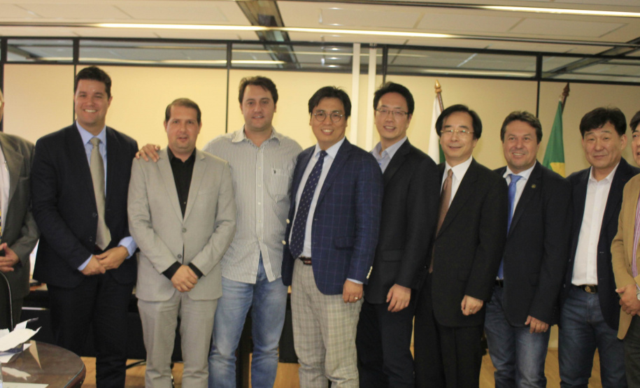 Empresários coreanos mostram projetos e convidam Ratinho Junior à inauguração do Escritório da empresa na China