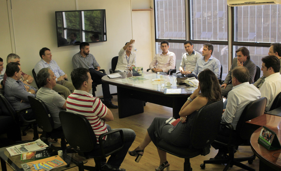 Ratinho Junior reúne equipe para avaliação trimestral dos trabalhos realizados