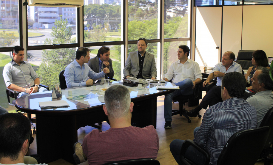 Ratinho Junior reúne equipe para avaliação trimestral dos trabalhos realizados