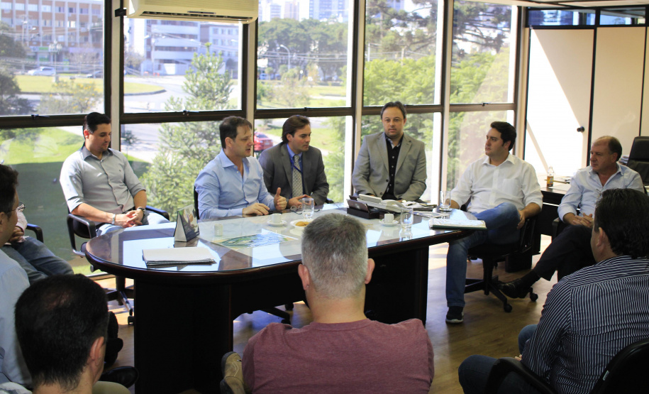 Ratinho Junior reúne equipe para avaliação trimestral dos trabalhos realizados