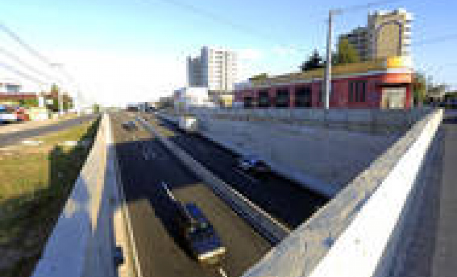 Duas novas trincheiras da Avenida das Américas estão liberadas parcialmente para o trânsito