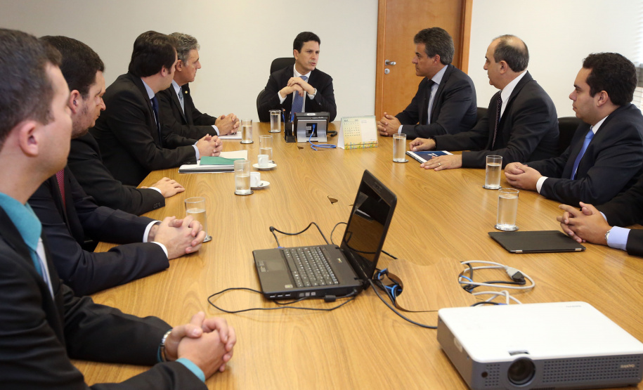 Em Brasília, acompanhado de gestores públicos o governador do Paraná pede retomada de obras federais ao ministro das Cidades