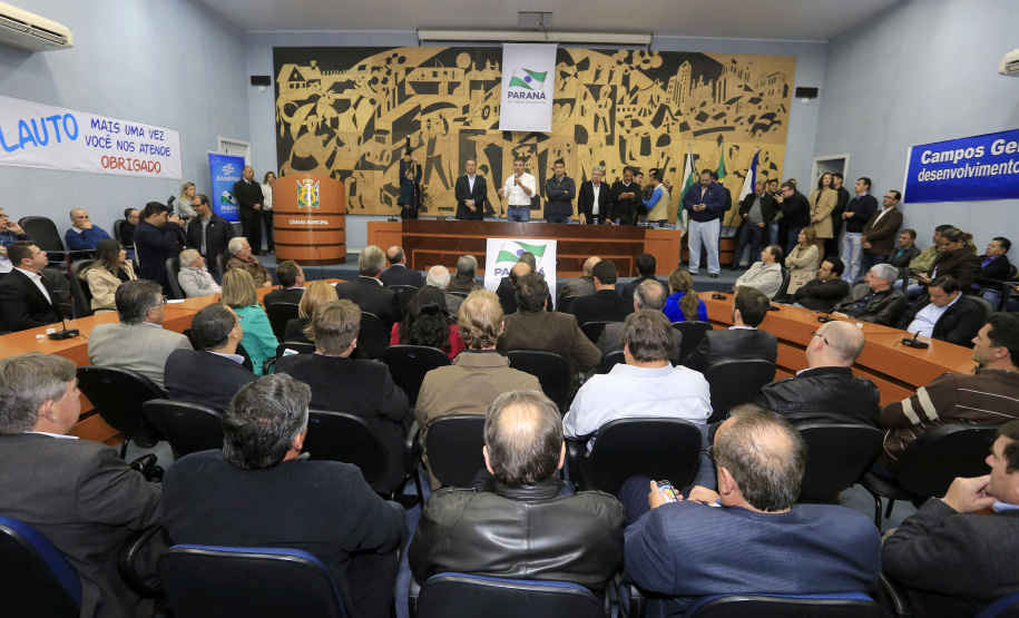 O governador Beto Richa autoriza obras e recursos para Ponta Grossa, região dos Campos Gerais