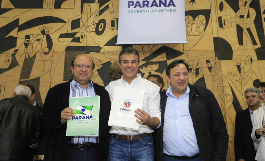 O governador Beto Richa autoriza obras e recursos para Ponta Grossa, região dos Campos Gerais