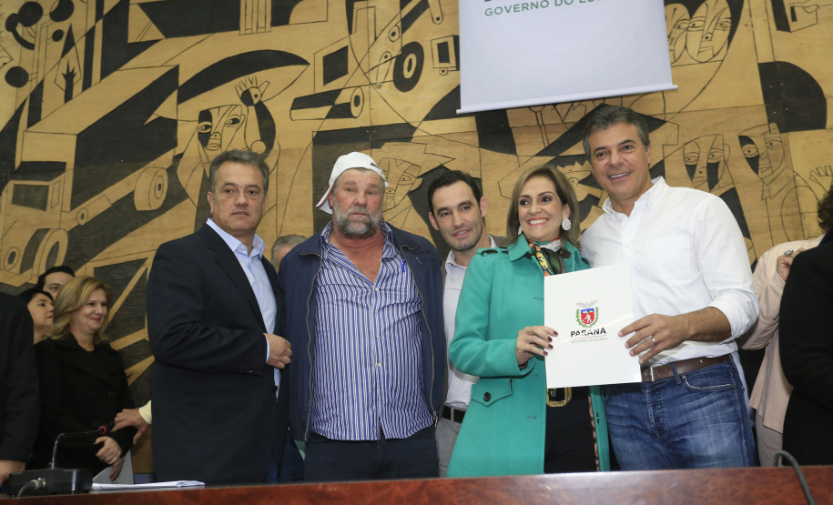 O governador Beto Richa autoriza obras e recursos para Ponta Grossa, região dos Campos Gerais