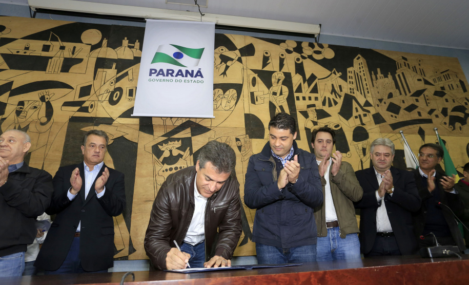 O governador Beto Richa autoriza obras e recursos para Ponta Grossa, região dos Campos Gerais