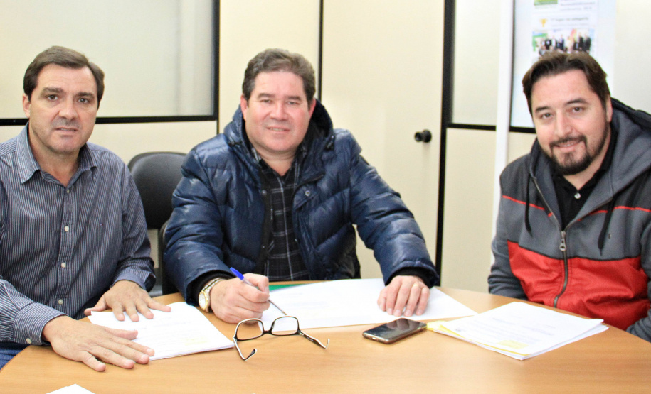 Prefeito de Barracão vai realizar seu sonho de criar um lugar para as crianças brincarem e praticarem esportes