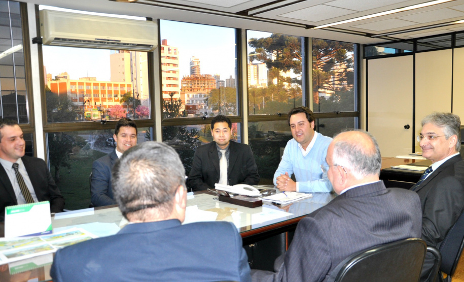 Embaixador do Panamá e comitiva visitam Ratinho Junior e expõem proposta de parcerias com o Paraná
