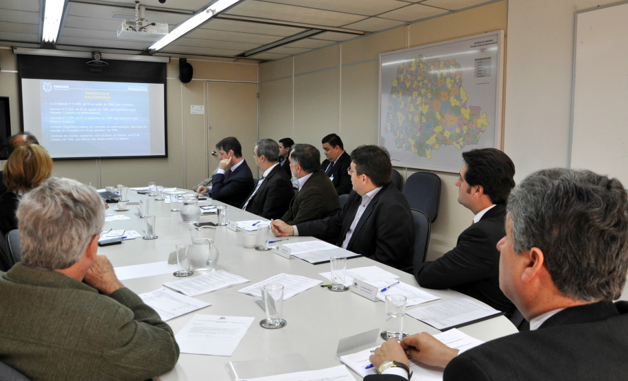 Conselheiros do Paranacidade aprovam renovação de contrato de gestão e elogiam trabalho exemplar da equipe