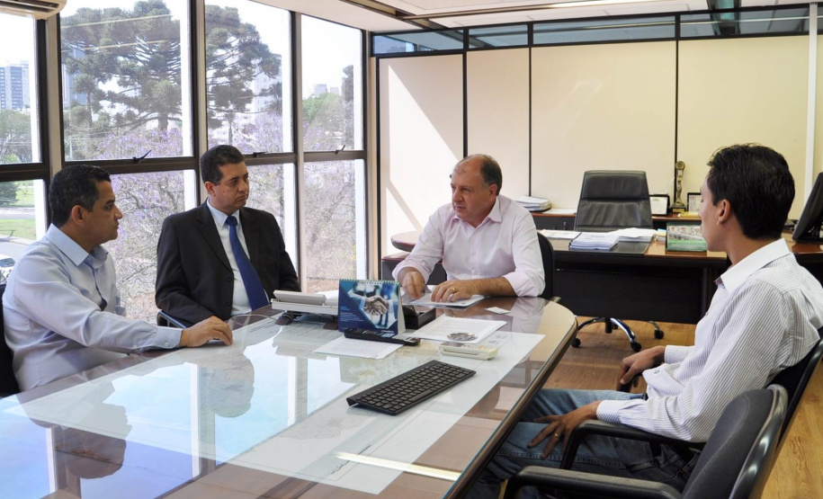 Novos e antigos gestores públicos se movimentam em busca de soluções aos municípios