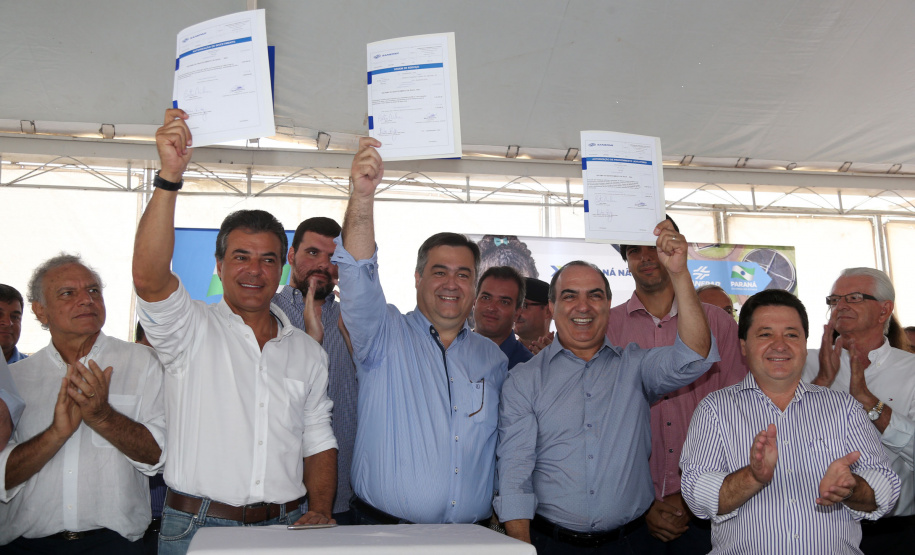 Apucarana comemora 73 anos de emancipação política e recebe obras e veículos do Governo do Paraná