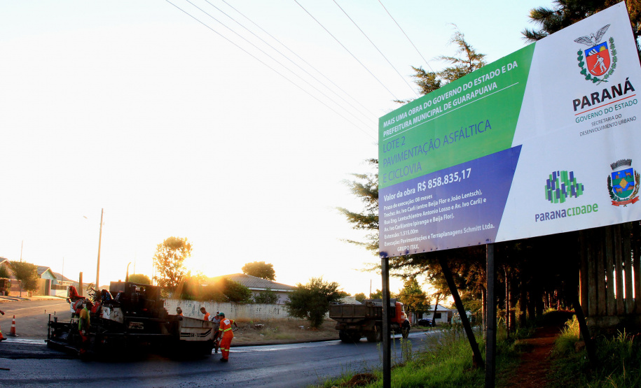 O Governo do Estado, por meio da Secretaria do Desenvolvimento Urbano (Sedu) liberou R$ 402 milhões em recursos destinados a obras de infraestrutura urbana e equipamentos para os municípios paranaenses. O valor, referente ao período de janeiro de 2011 até meados de junho deste ano, equivale à liberação de mais de R$ 1 milhão por dia aos municípios, considerando-se os dias úteis dos 18 meses e 15 dias da gestão do governador Beto Richa.