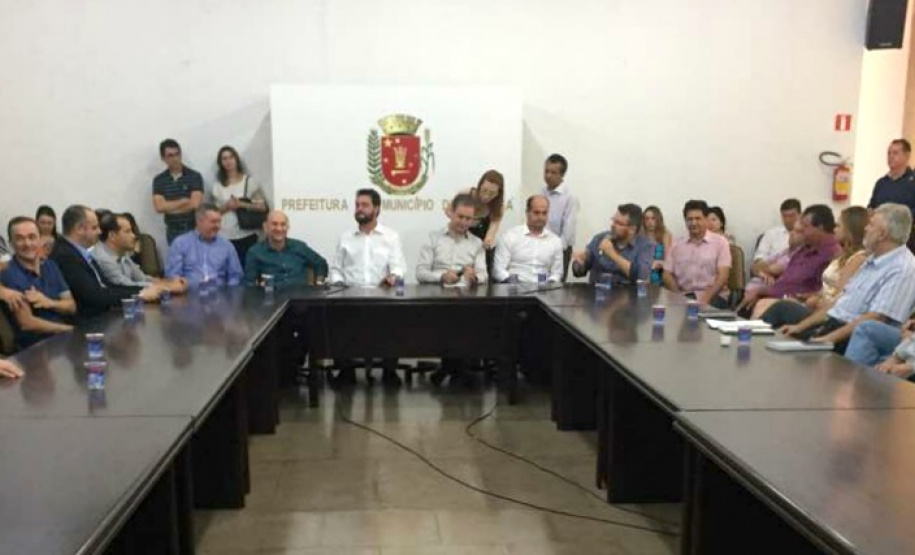 Ratinho Junior se reúne com o prefeito e secretários municipais de Maringá para expor Programas e Projetos da SEDU/Paranacidade