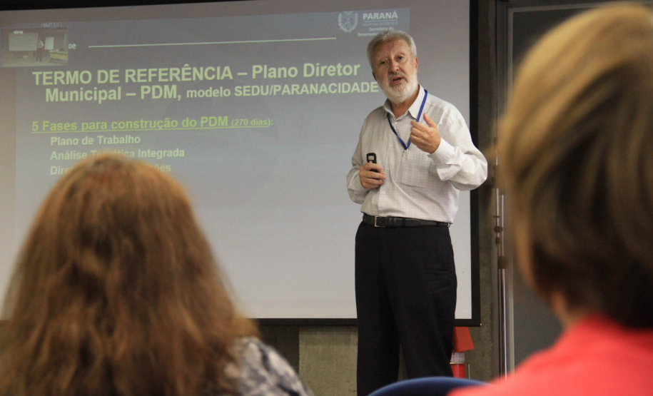 Fórum para Uniformizar Entendimento sobre Pavimentação Urbana mostra soluções paranaenses