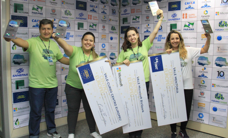Equipe INOVARE ganha o primeiro lugar no Hackathon Paraná 2017