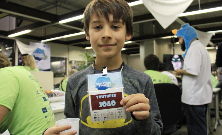João, um youtuber de nove anos de idade